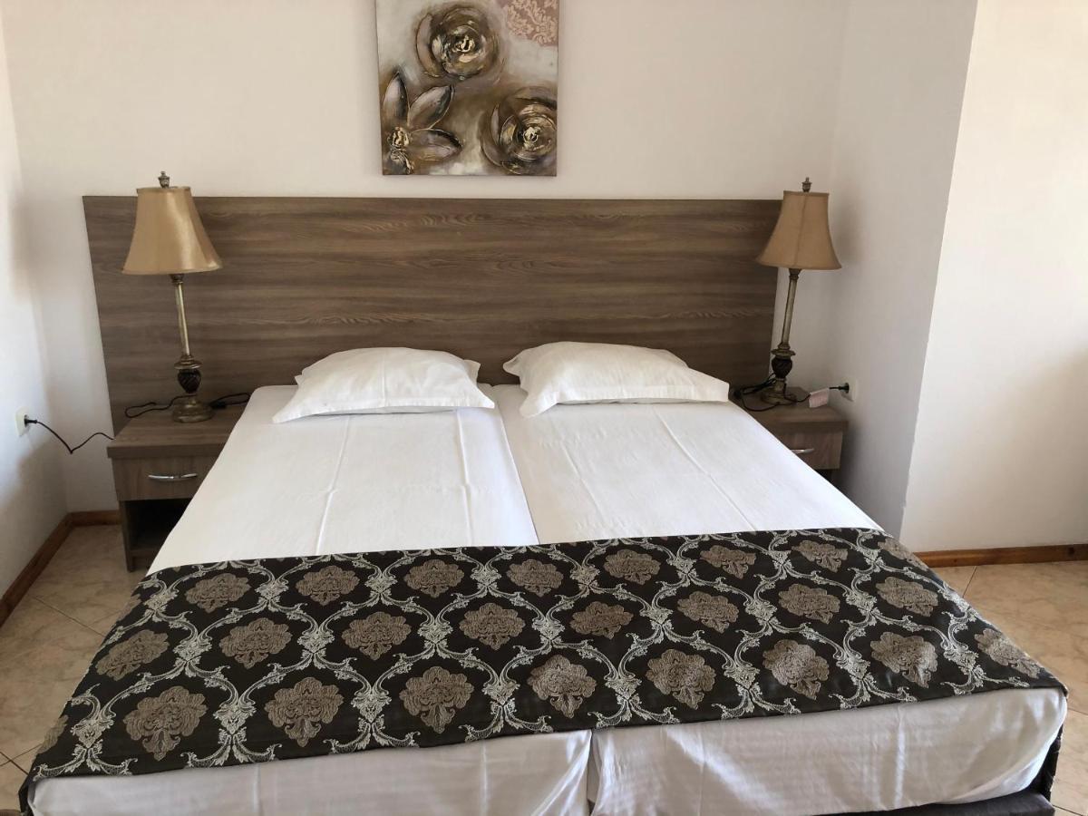Time Out Hotel Sozopol Exterior photo